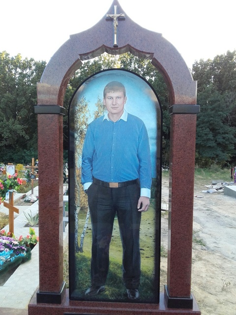 эксклюзивный элитный памятник с полукругом